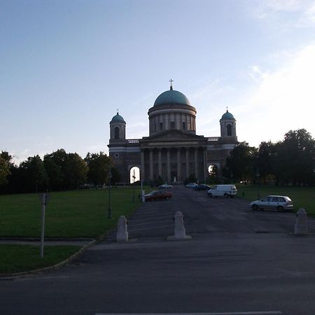 Bed and Breakfast Ria Panzio à Esztergom Extérieur photo