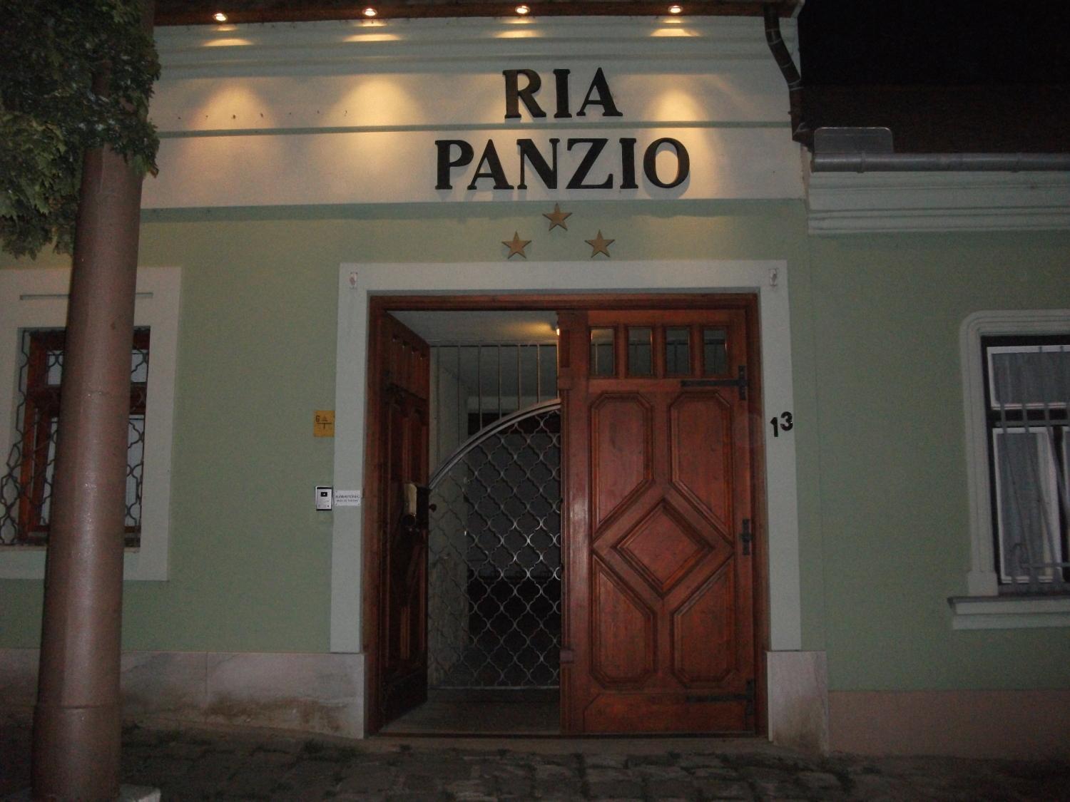 Bed and Breakfast Ria Panzio à Esztergom Extérieur photo