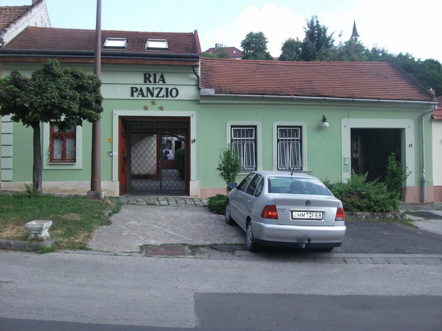 Bed and Breakfast Ria Panzio à Esztergom Extérieur photo
