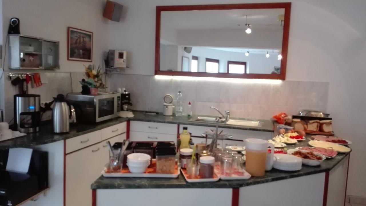 Bed and Breakfast Ria Panzio à Esztergom Extérieur photo