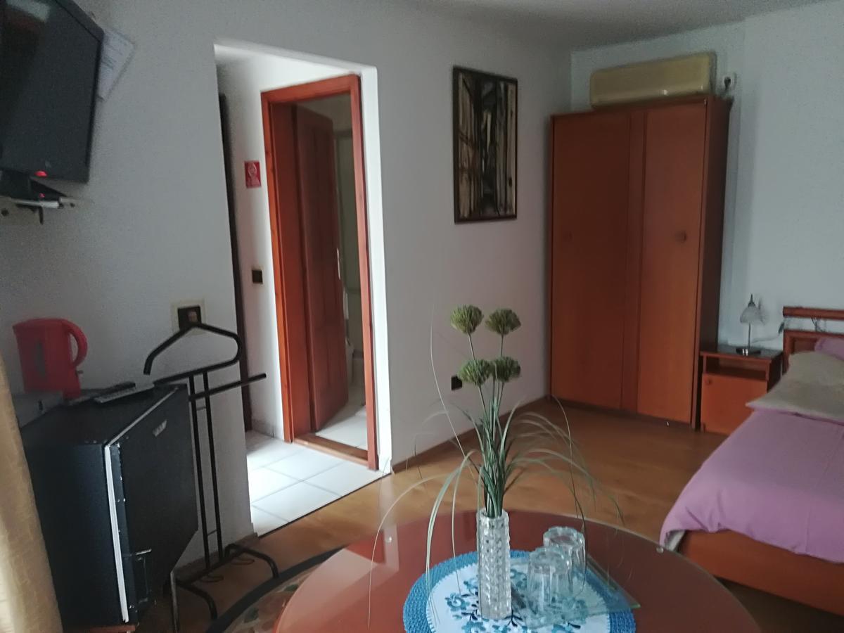Bed and Breakfast Ria Panzio à Esztergom Extérieur photo