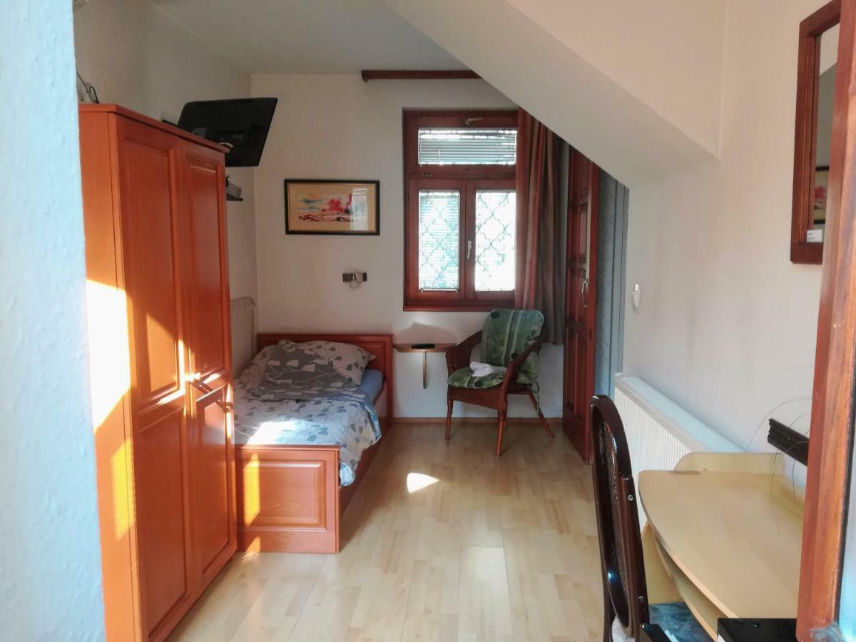 Bed and Breakfast Ria Panzio à Esztergom Extérieur photo